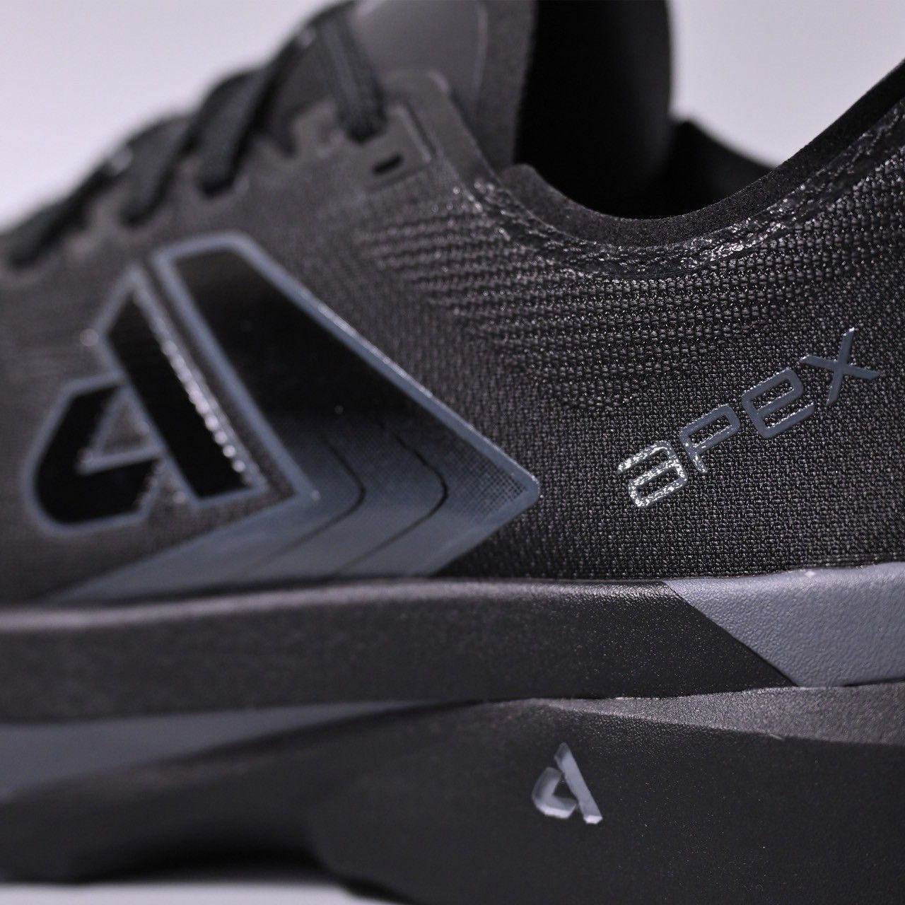 รองเท้าวิ่ง APEX SWIFT 2 PRO UNISEX