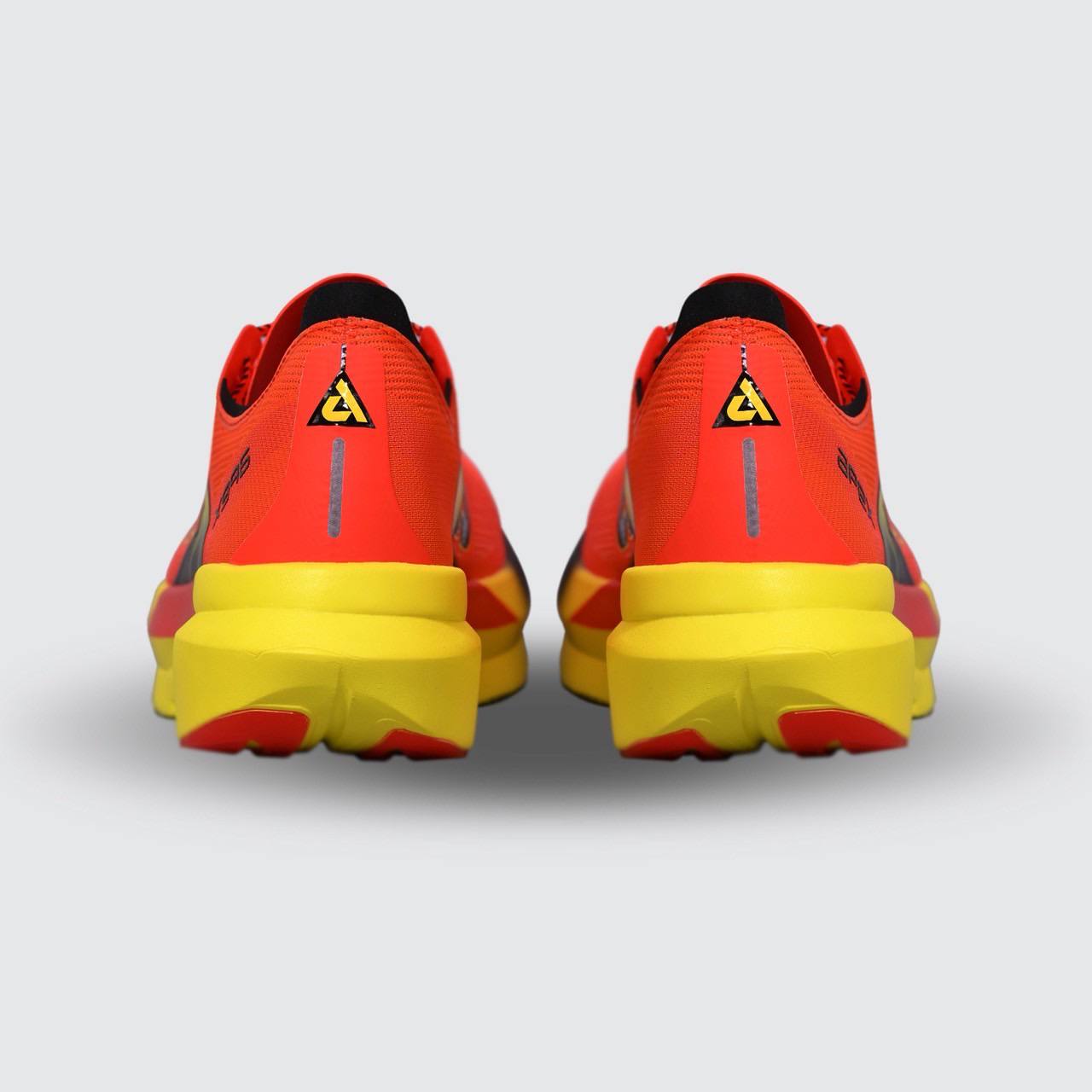 รองเท้าวิ่ง APEX SWIFT 2 PRO SCARLET / VOLT UNISEX