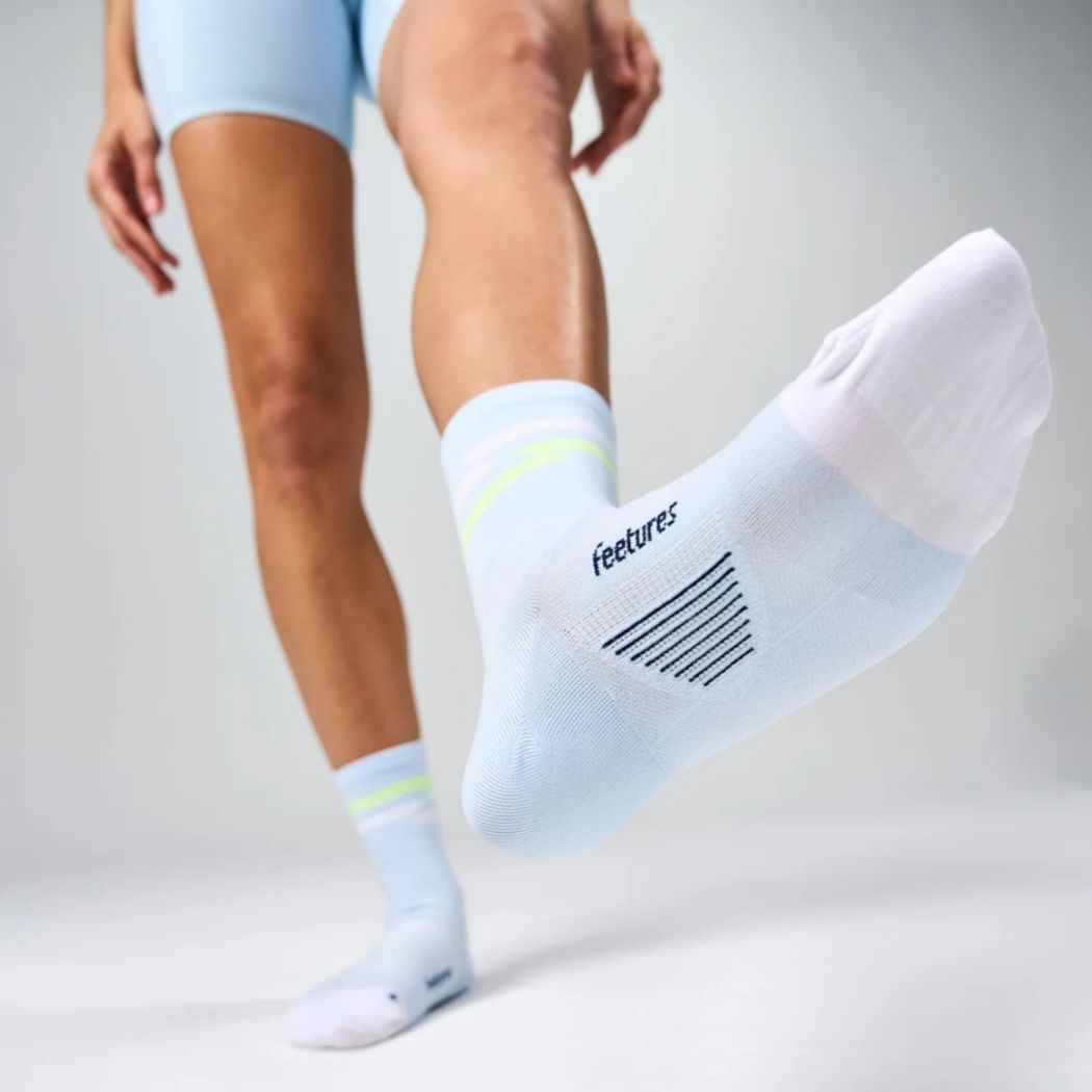 ถุงเท้าวิ่ง Feetures Elite Ultra Light Mini Crew Sock